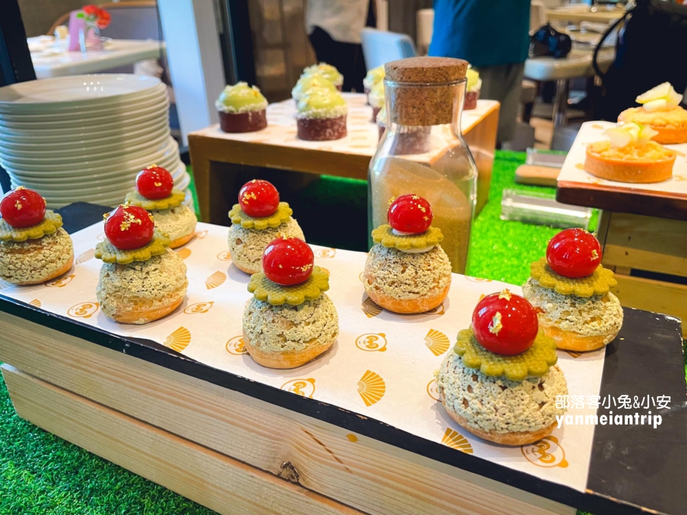 台北【文華CAFÉ】提供將近百道料理美食自助餐無限吃到飽