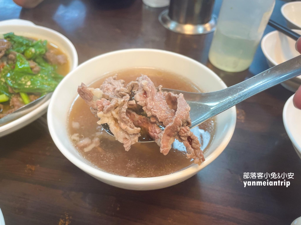 台南【億哥牛肉湯】南紡旁24小時牛肉湯店，Google4.1星並超過一萬則評論