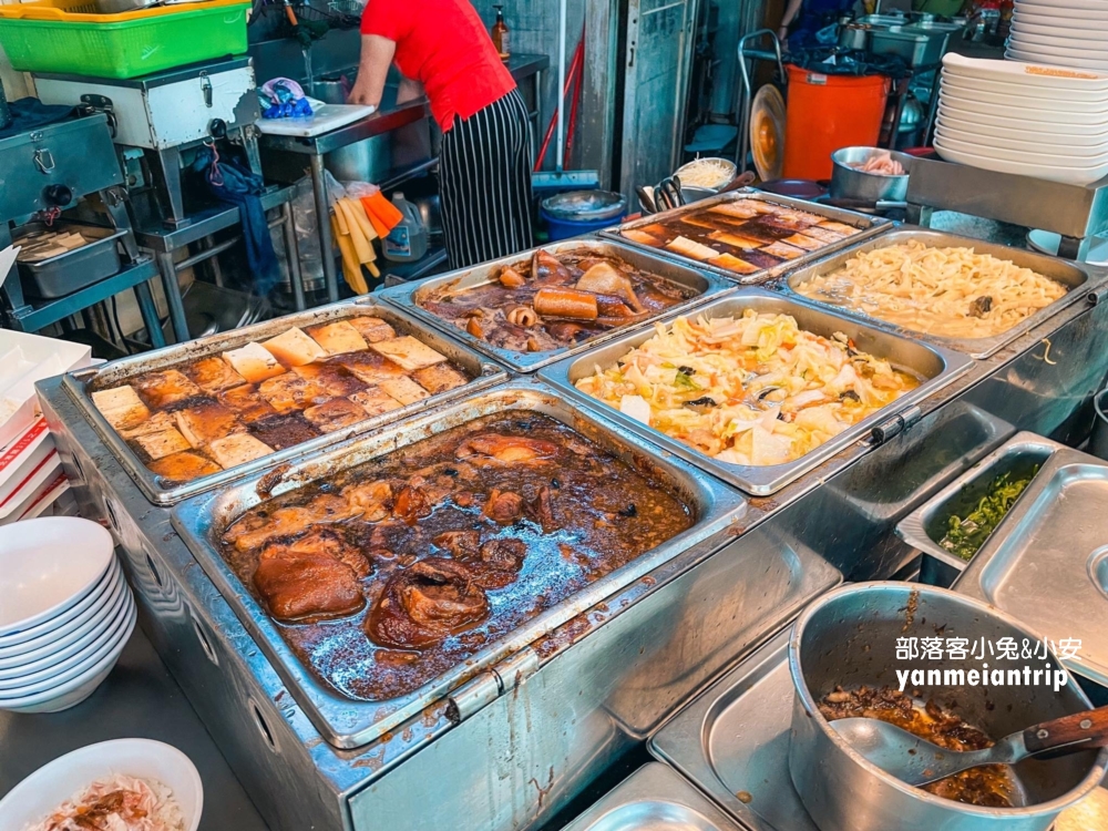 【阿里山火雞肉飯】外觀不起眼卻是好吃的雞肉飯與滷豬腳