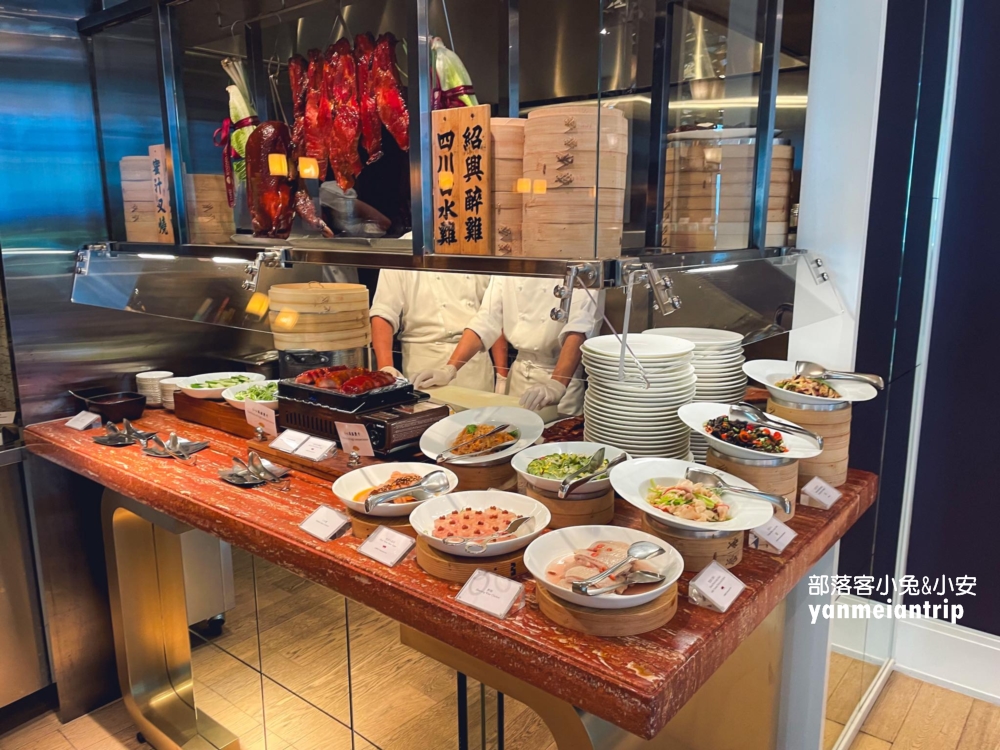 台北【文華CAFÉ】提供將近百道料理美食自助餐無限吃到飽