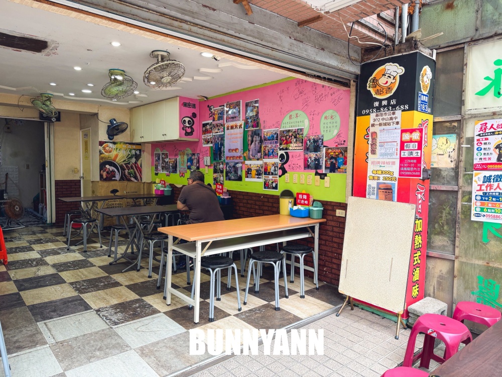 在地人私房滷味，當兵鋼盆滷味店家，加菜量不加價，蛋腸是主力招牌