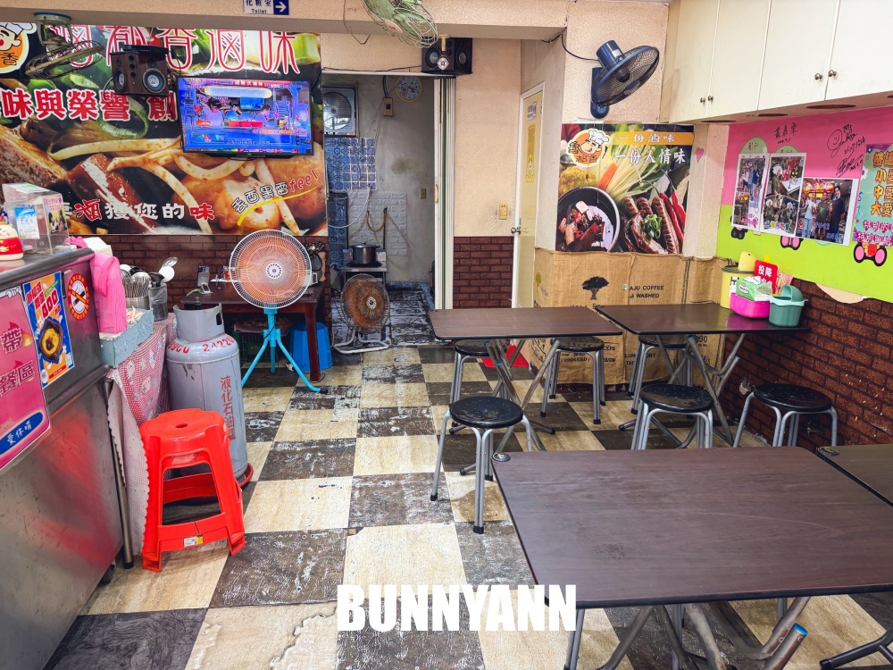 在地人私房滷味,當兵鋼盆滷味店家,加菜量不加價,蛋腸是主力招牌 在地人私房滷味,當兵鋼盆滷味店家,加菜量不加價,蛋腸是主力招牌
