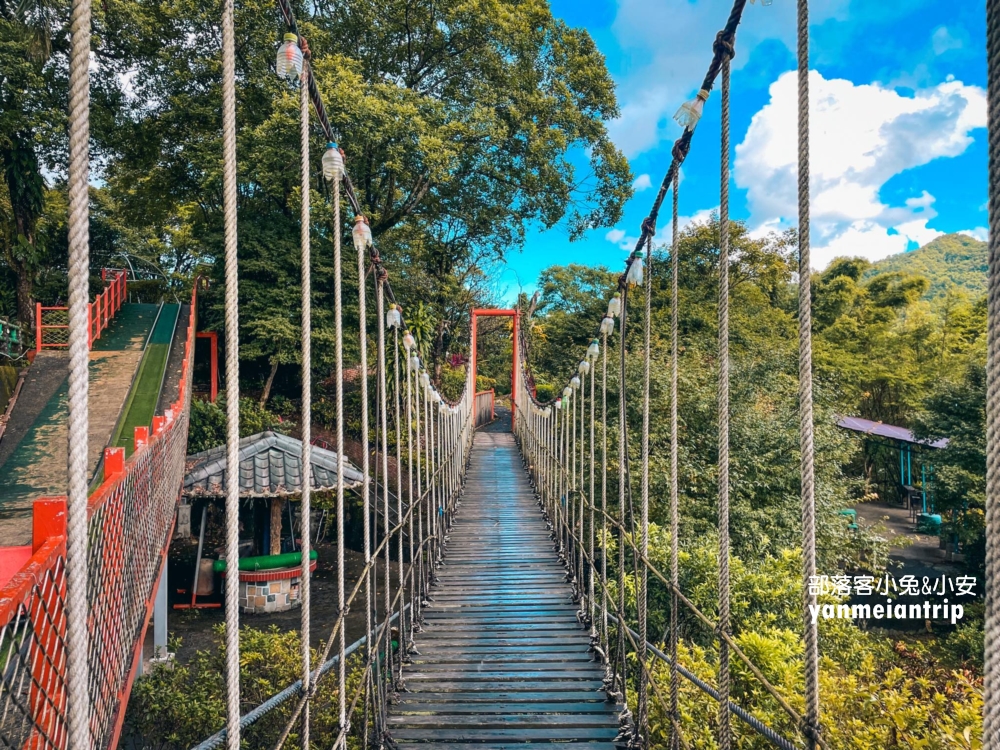 在新北平溪【河灣渡假村】騎無動力空中腳踏車，挑戰勇氣與美景