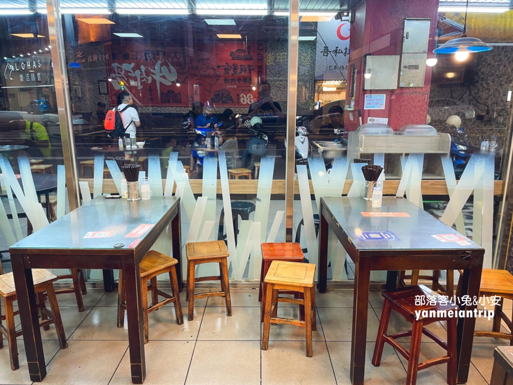 台南【億哥牛肉湯】南紡旁24小時牛肉湯店，Google4.1星並超過一萬則評論