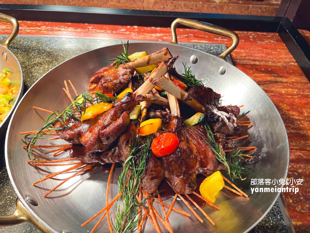 台北【文華CAFÉ】提供將近百道料理美食自助餐無限吃到飽