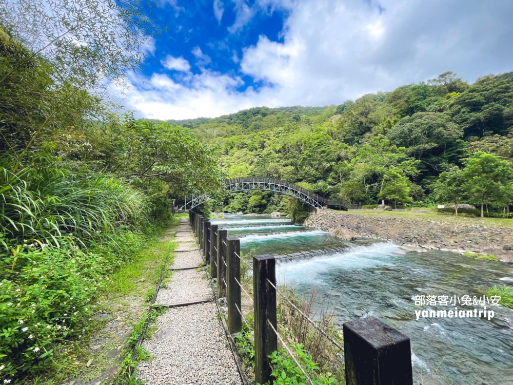 新北【烏來蝴蝶公園】輕鬆來回，穿越跨溪圓拱橋感受大自然之美