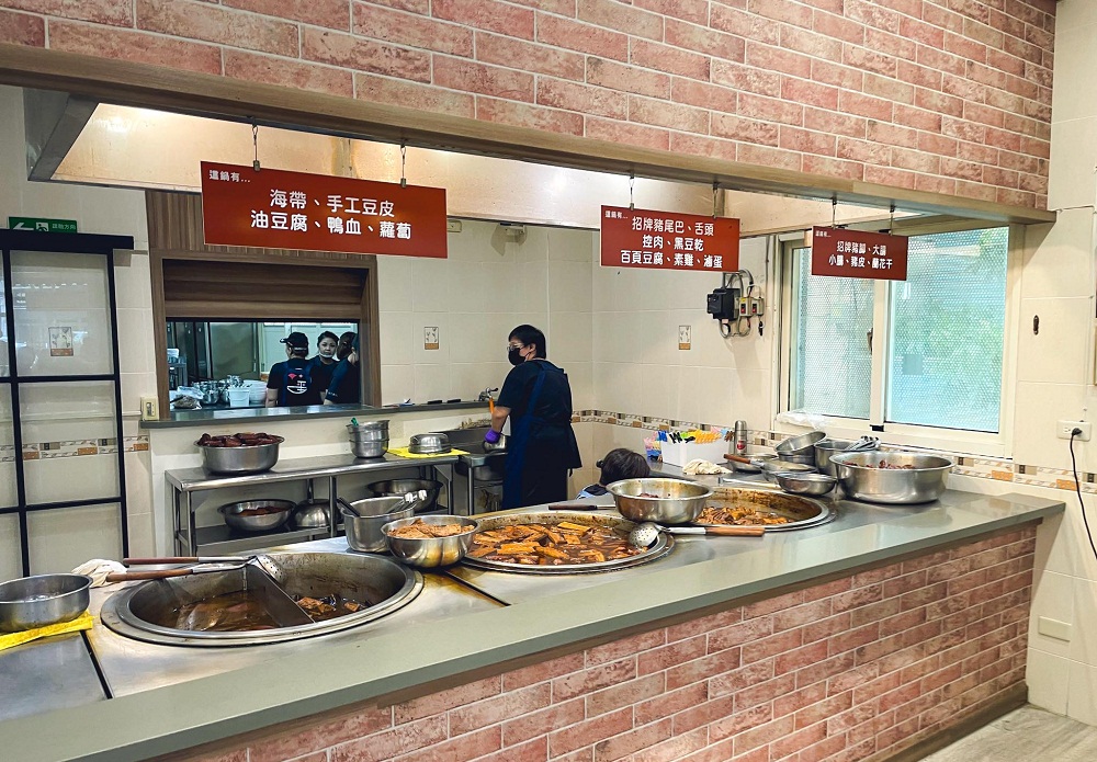 礁溪【三民大飯店】好吃的大鍋滷味餐廳，有附免費的停車場真棒