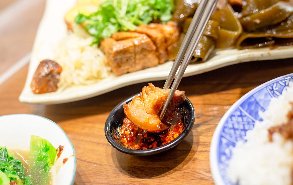 礁溪【三民大飯店】好吃的大鍋滷味餐廳，有附免費的停車場真棒