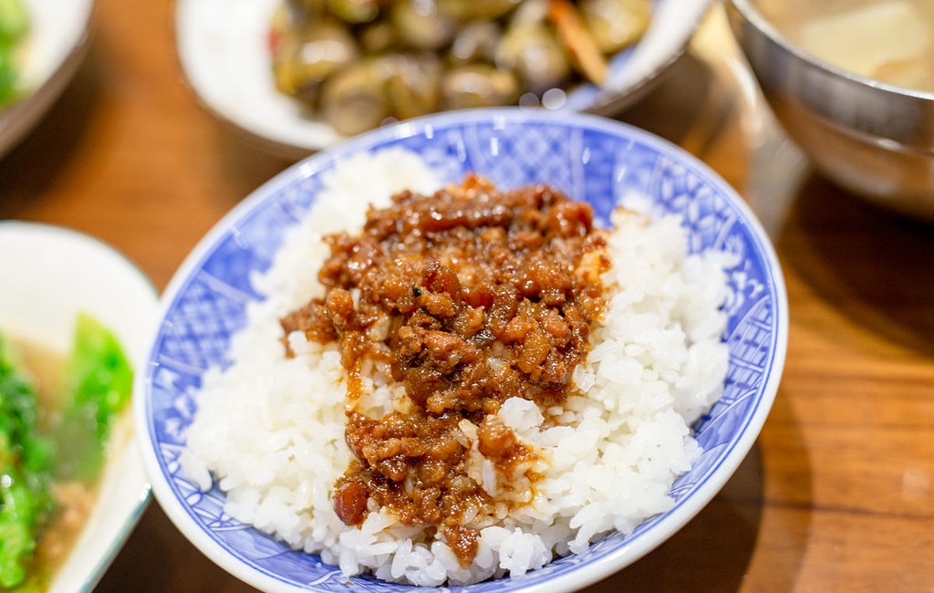 礁溪【三民大飯店】好吃的大鍋滷味餐廳，有附免費的停車場真棒