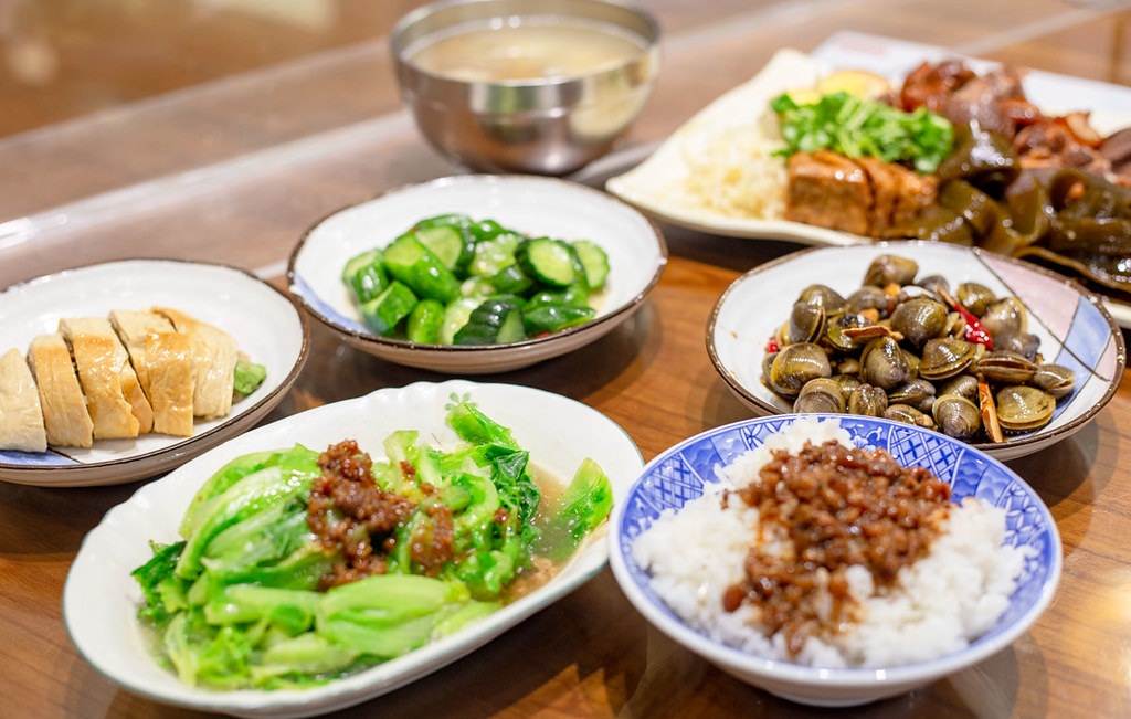 礁溪【三民大飯店】好吃的大鍋滷味餐廳，有附免費的停車場真棒