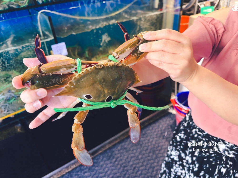 金山【花義思廚坊】現撈螃蟹每隻300元內,小卷火鍋也很逆天豐盛