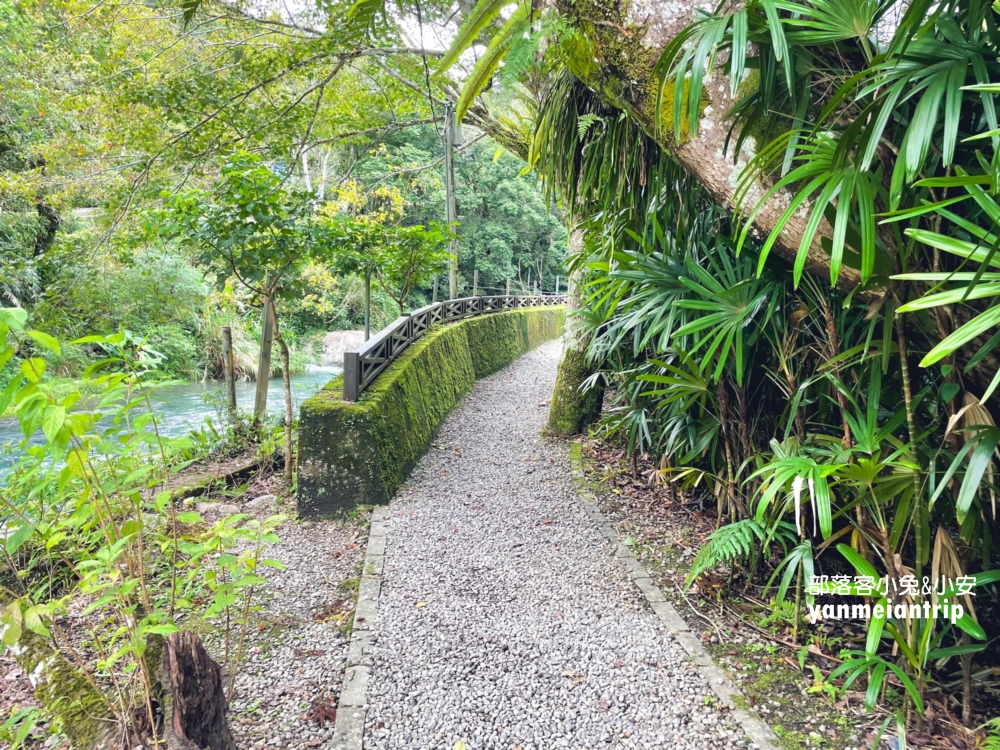 新北【烏來蝴蝶公園】輕鬆來回，穿越跨溪圓拱橋感受大自然之美