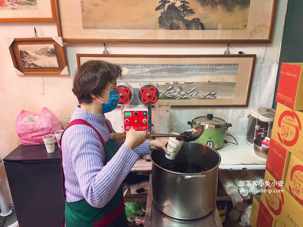 萬里【仙草龍仙草冰】在地人傳說中的秒殺仙草布丁專賣店