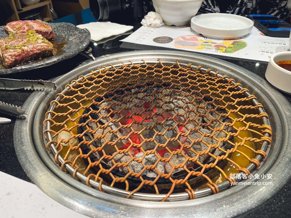 黑白大廚開的「本家BORNGA韓式燒肉」敦南店乾淨又衛生,訂位及菜單介紹給你認識
