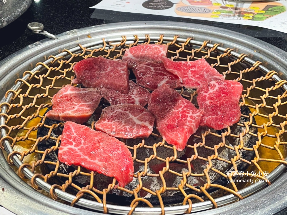 黑白大廚開的「本家BORNGA韓式燒肉」敦南店乾淨又衛生,訂位及菜單介紹給你認識