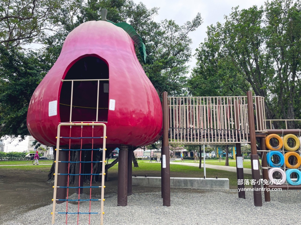 屏東「林邊蓮霧公園」最吸引人地方就是蓮霧主題及飛天火車