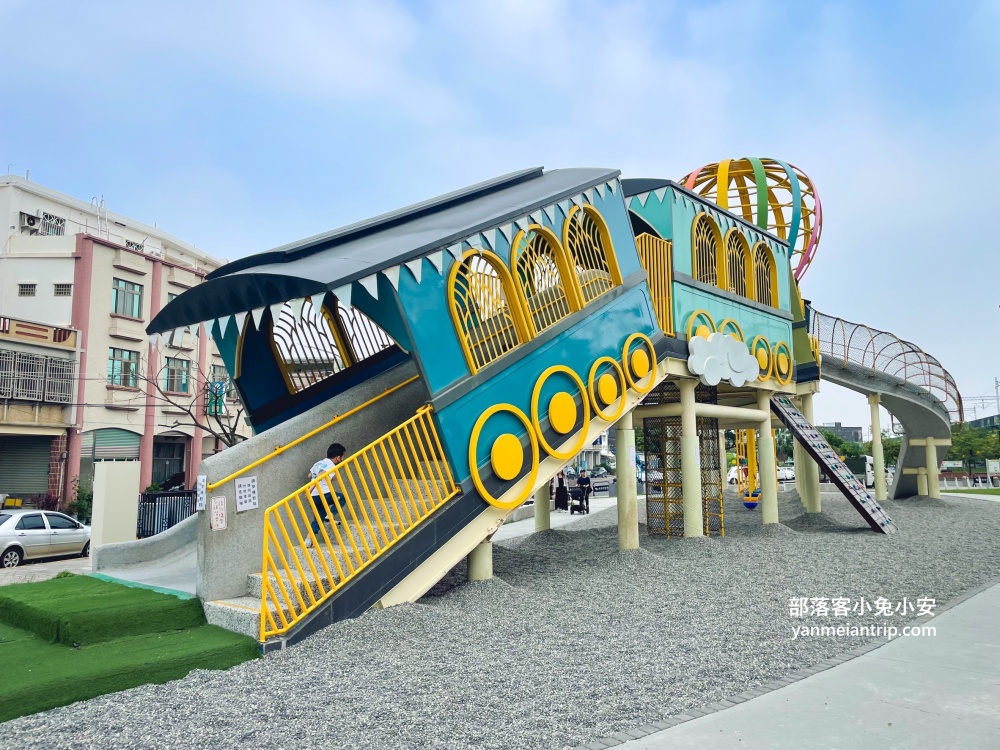屏東「林邊蓮霧公園」最吸引人地方就是蓮霧主題及飛天火車