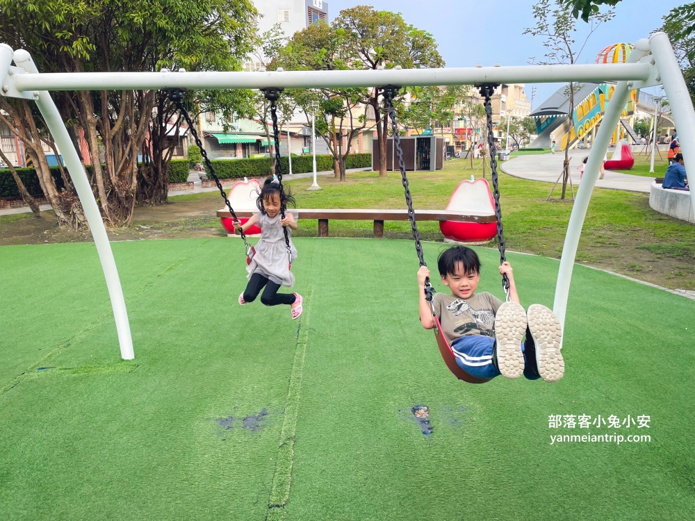 屏東「林邊蓮霧公園」最吸引人地方就是蓮霧主題及飛天火車