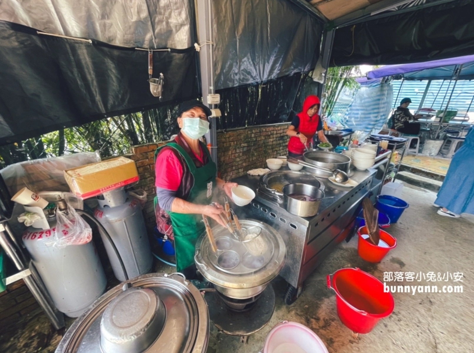陽明山【草山風情藥膳餐廳】這家麻油雞真不錯喝，湯內有整隻雞腿
