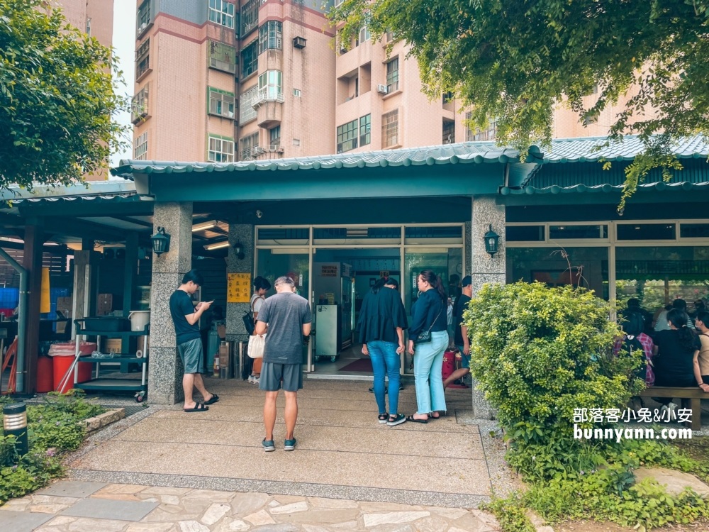 玉里橋頭臭豆腐大觀店，花蓮排隊臭豆腐桃園分店，環境、停車、價格一次打包。 @小兔小安*旅遊札記