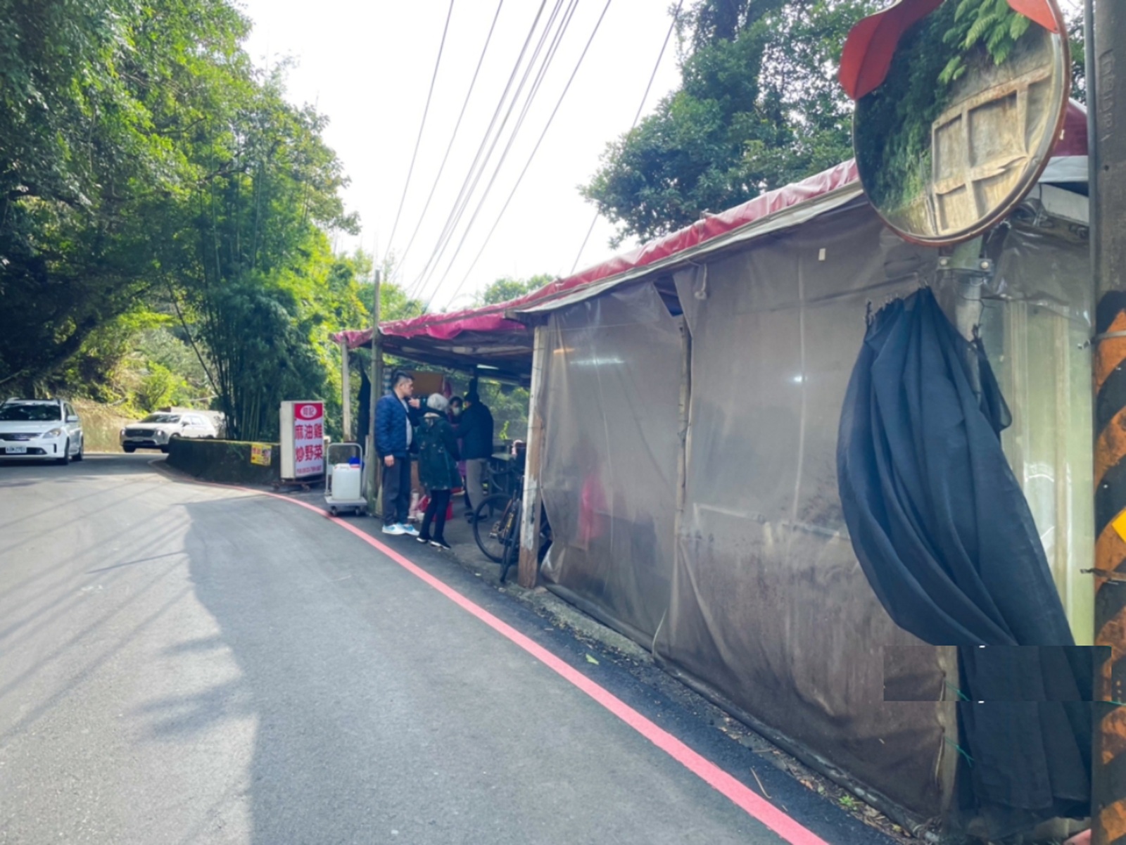 陽明山【何記麻油雞】士林這家麻油雞湯真不錯喝，炒羊肉也很猛。