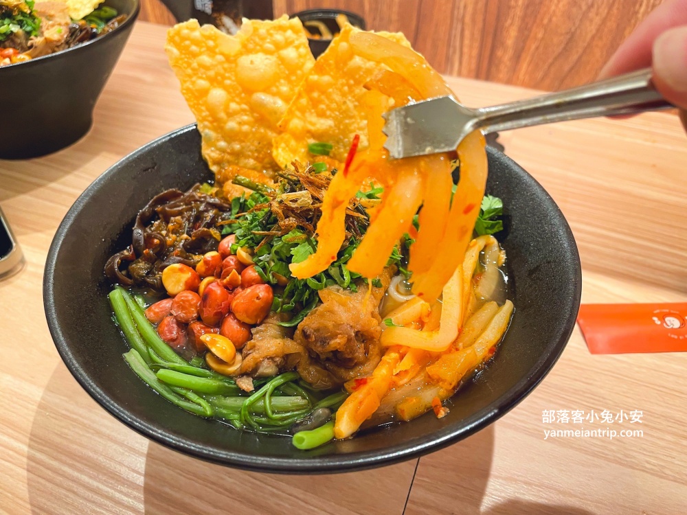 桃園【好螺嗦螺螄粉】中壢新生店正宗柳州螺螄粉每天都在排隊