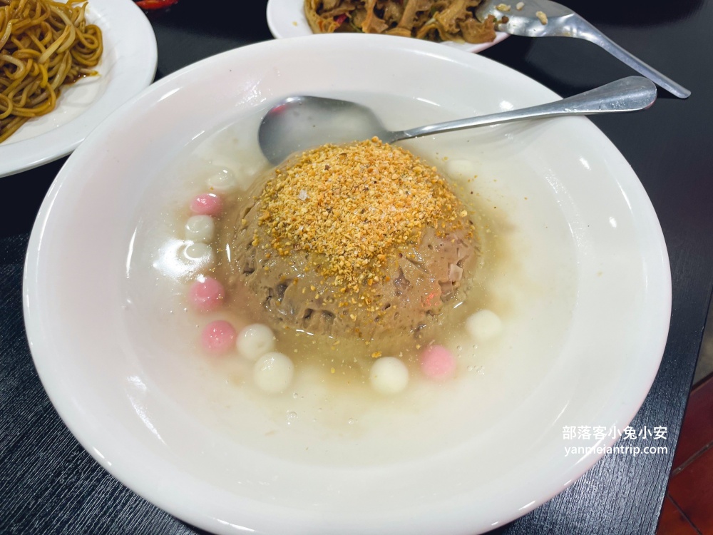 宜蘭【羅東一鑫園小吃】大碗又滿意的水嫩嫩鮮蚵蓋飯