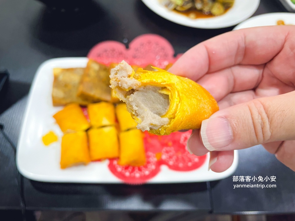 宜蘭【羅東一鑫園小吃】大碗又滿意的水嫩嫩鮮蚵蓋飯