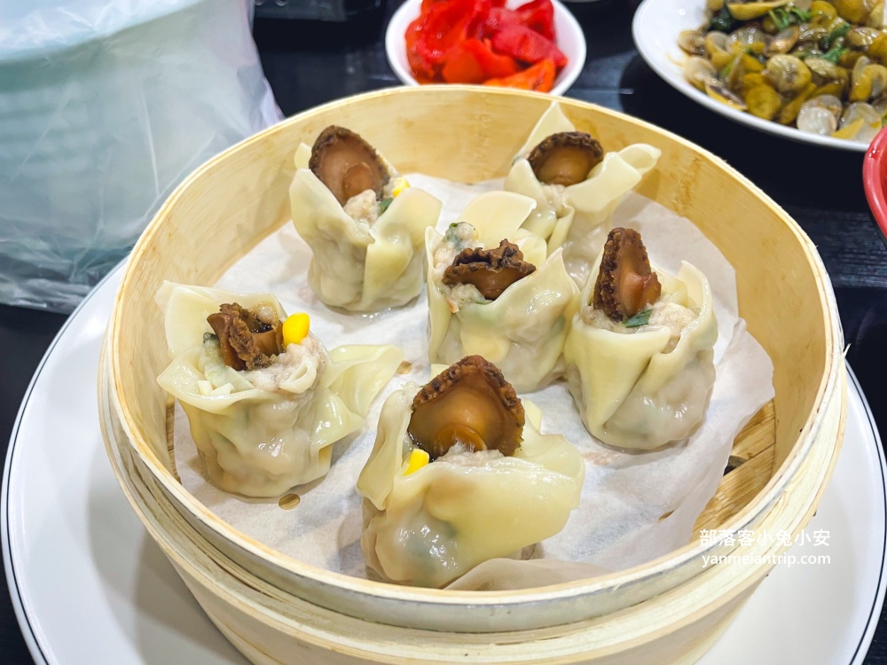 宜蘭【羅東一鑫園小吃】大碗又滿意的水嫩嫩鮮蚵蓋飯
