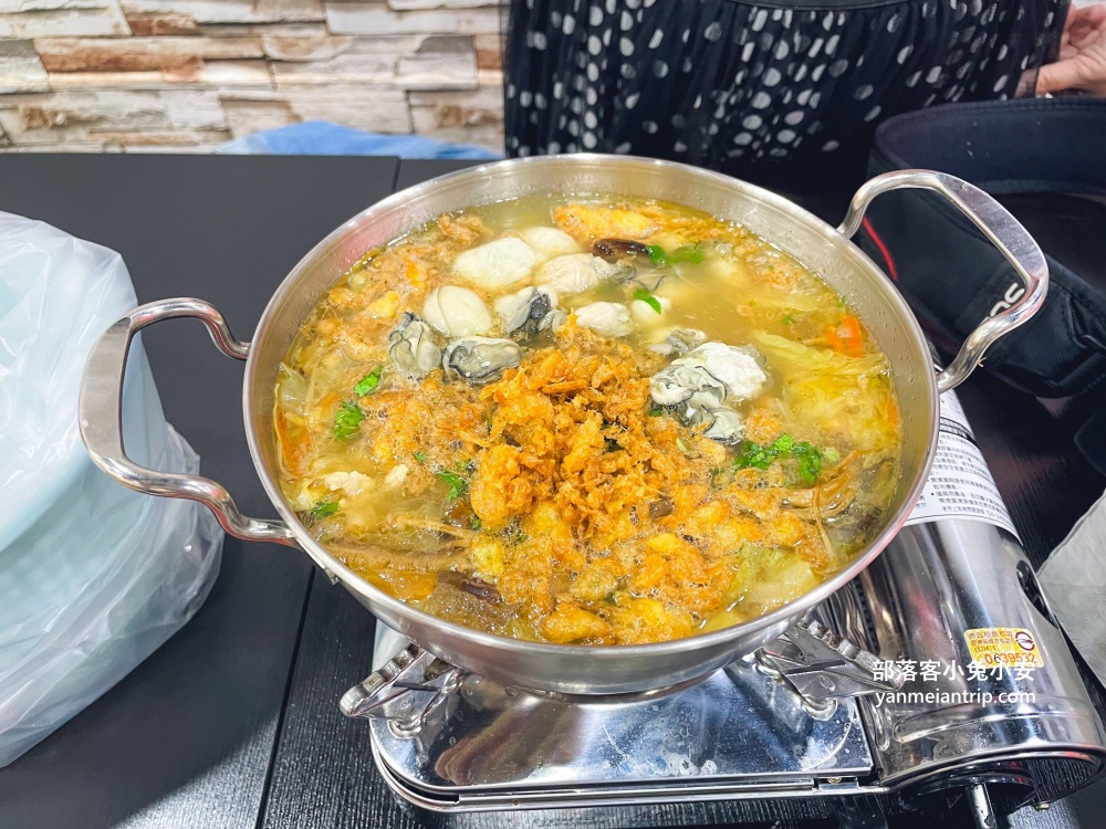 宜蘭【羅東一鑫園小吃】大碗又滿意的水嫩嫩鮮蚵蓋飯
