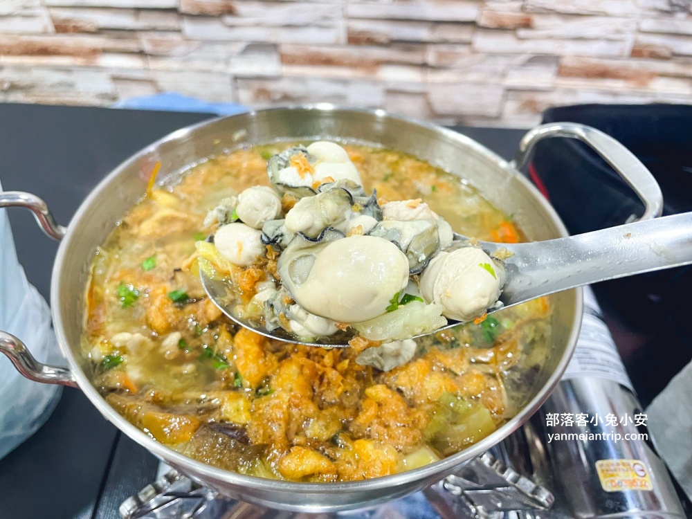 宜蘭【羅東一鑫園小吃】大碗又滿意的水嫩嫩鮮蚵蓋飯