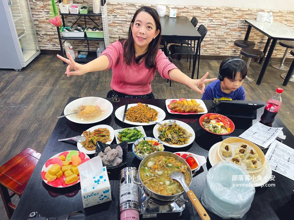 宜蘭【羅東一鑫園小吃】大碗又滿意的水嫩嫩鮮蚵蓋飯