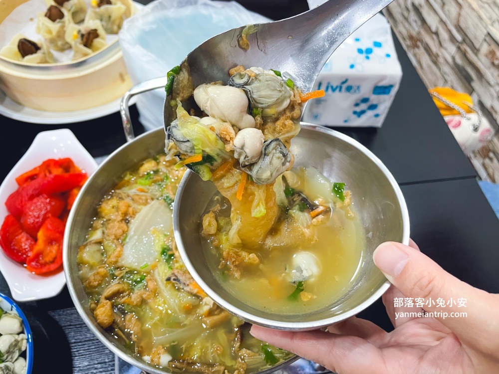 宜蘭【羅東一鑫園小吃】大碗又滿意的水嫩嫩鮮蚵蓋飯
