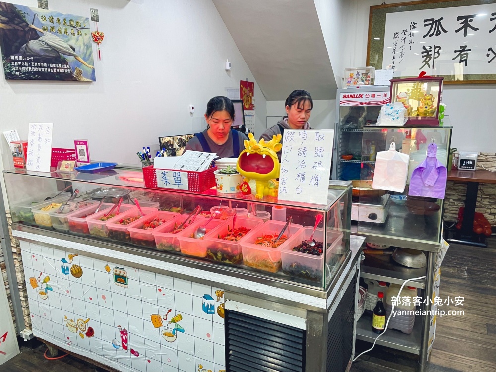 宜蘭【羅東一鑫園小吃】大碗又滿意的水嫩嫩鮮蚵蓋飯