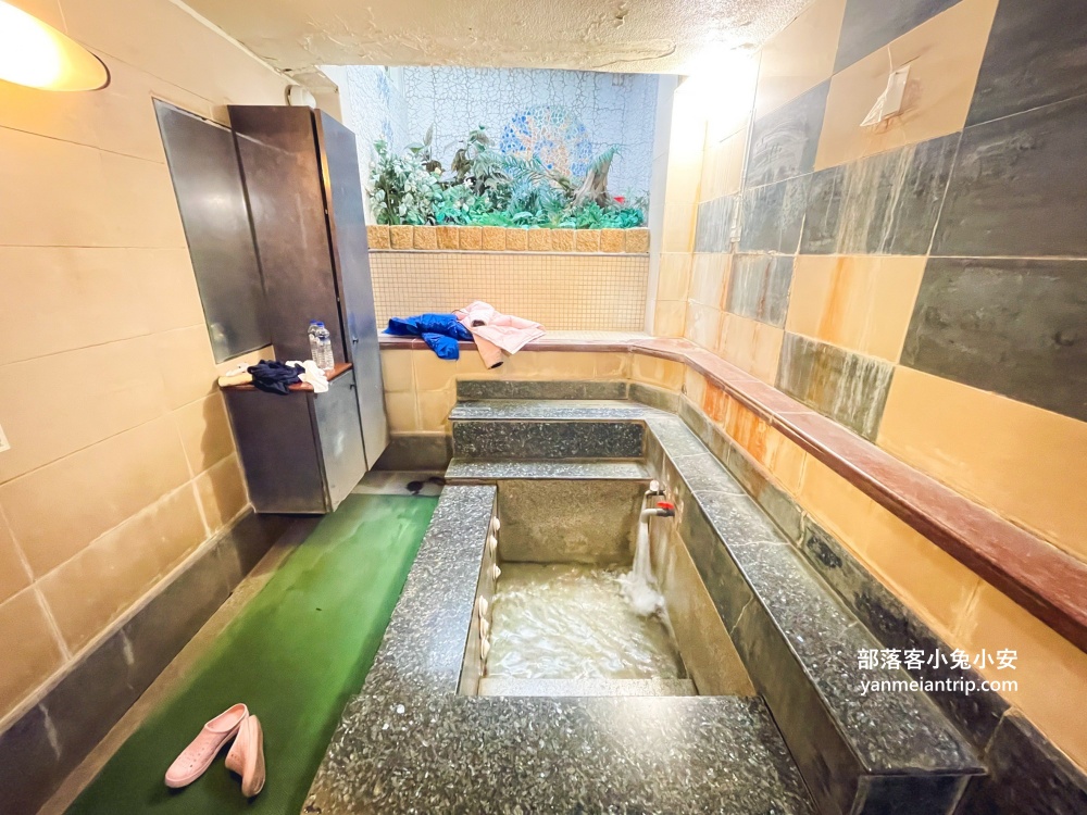 北投【櫻崗溫泉會館】泡湯送礦泉水與按摩浴池，只要每人三百元的平價湯屋