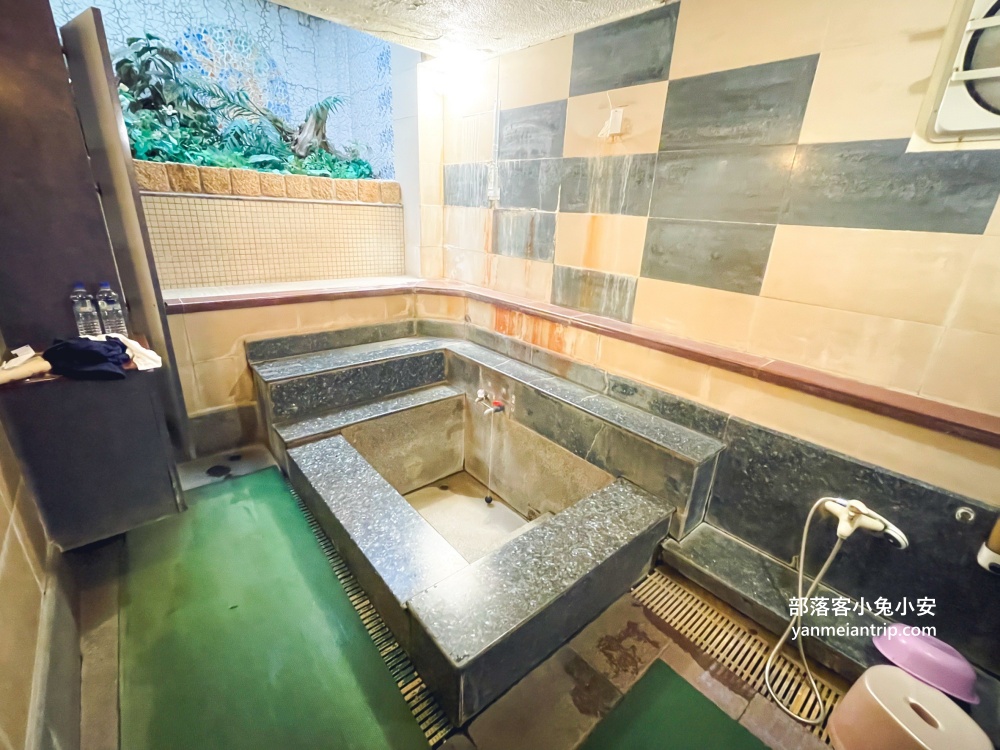 北投【櫻崗溫泉會館】泡湯送礦泉水與按摩浴池，只要每人三百元的平價湯屋
