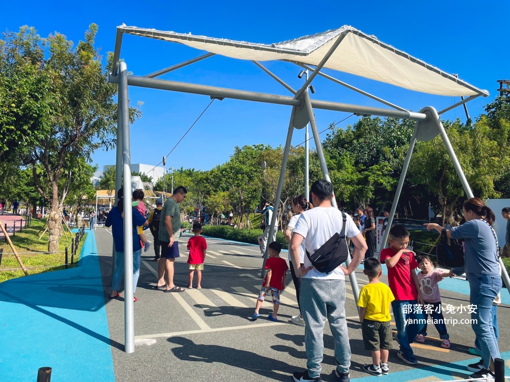 中央公園飛行美樂地，特別地方就是充滿森林綠意及飛碟外型的溜滑梯