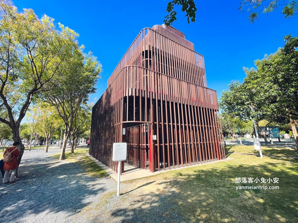 中央公園飛行美樂地，特別地方就是充滿森林綠意及飛碟外型的溜滑梯