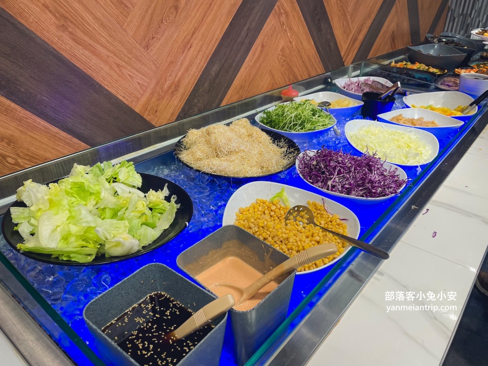 桃園【饗厚牛排桃園店】近五十道自助百匯，只要399元就能無限享用
