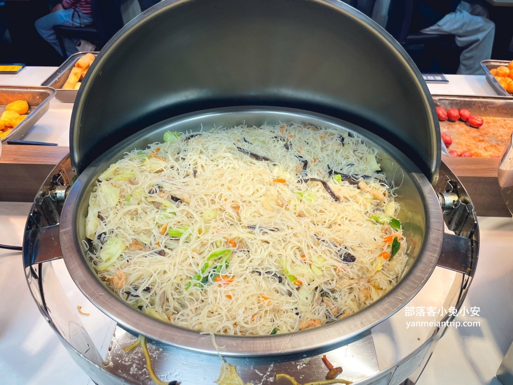 桃園【饗厚牛排桃園店】近五十道自助百匯，只要399元就能無限享用
