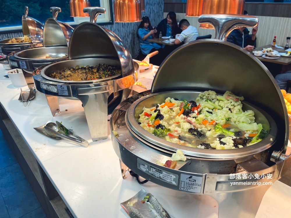 桃園【饗厚牛排桃園店】近五十道自助百匯，只要399元就能無限享用