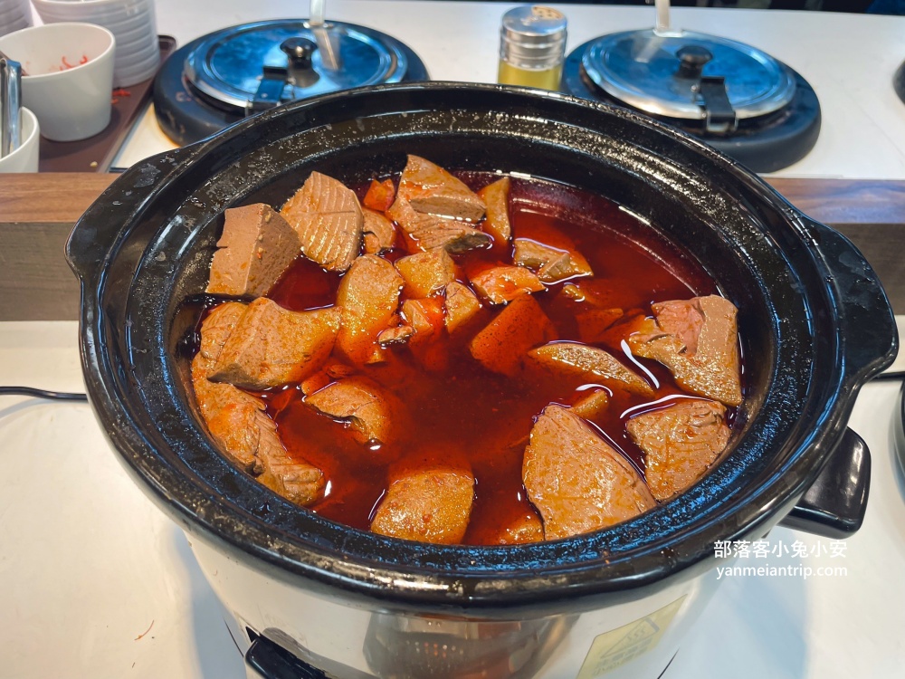 桃園【饗厚牛排桃園店】近五十道自助百匯，只要399元就能無限享用