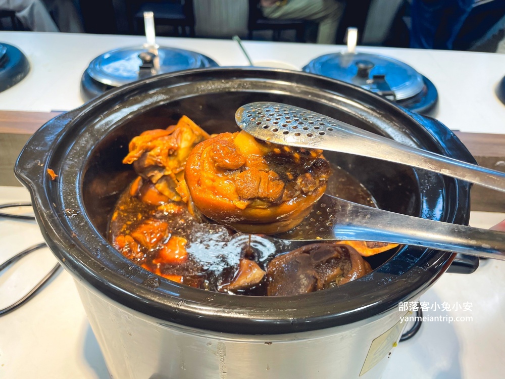 桃園【饗厚牛排桃園店】近五十道自助百匯，只要399元就能無限享用