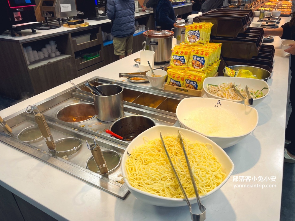 桃園【饗厚牛排桃園店】近五十道自助百匯，只要399元就能無限享用