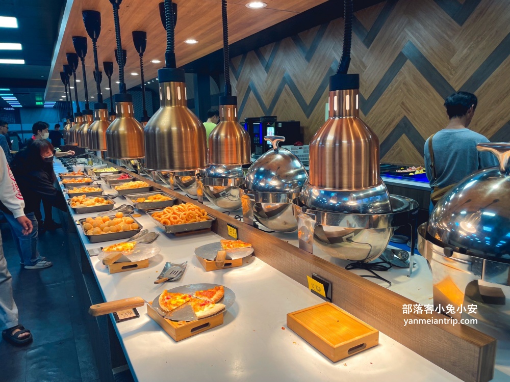 桃園【饗厚牛排桃園店】近五十道自助百匯，只要399元就能無限享用