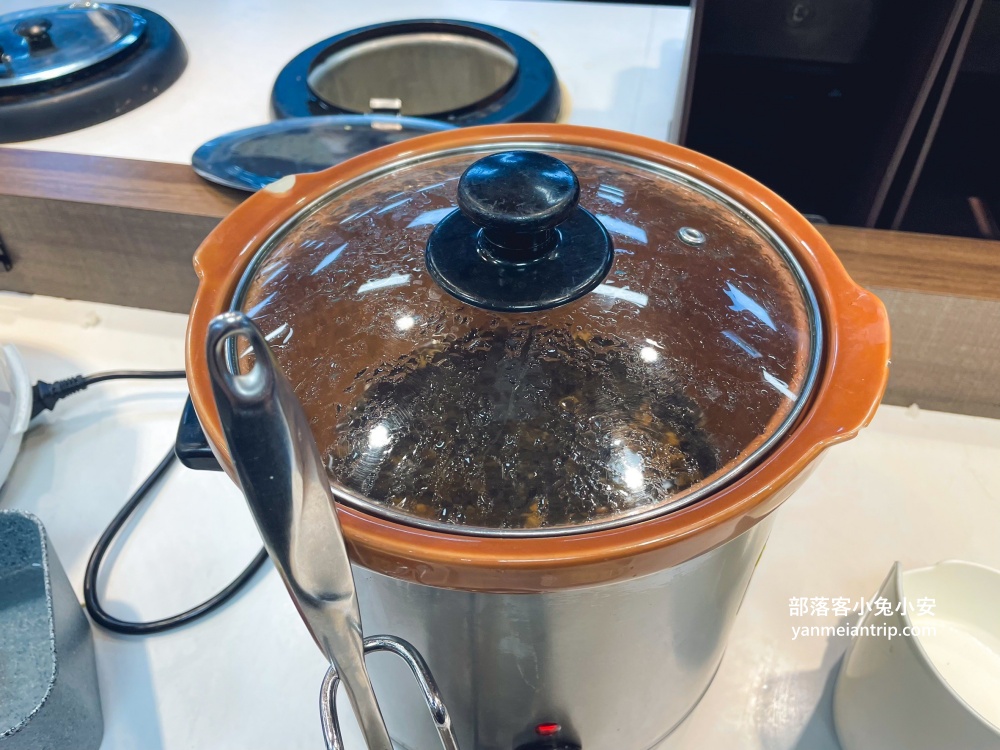 桃園【饗厚牛排桃園店】近五十道自助百匯，只要399元就能無限享用