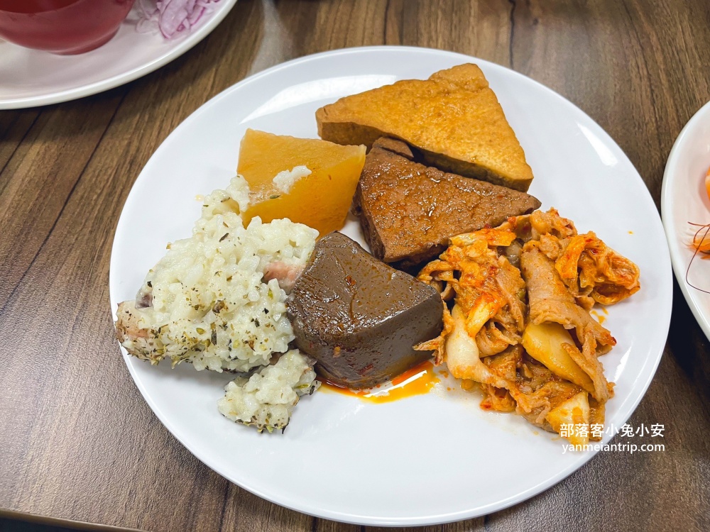 桃園【饗厚牛排桃園店】近五十道自助百匯，只要399元就能無限享用