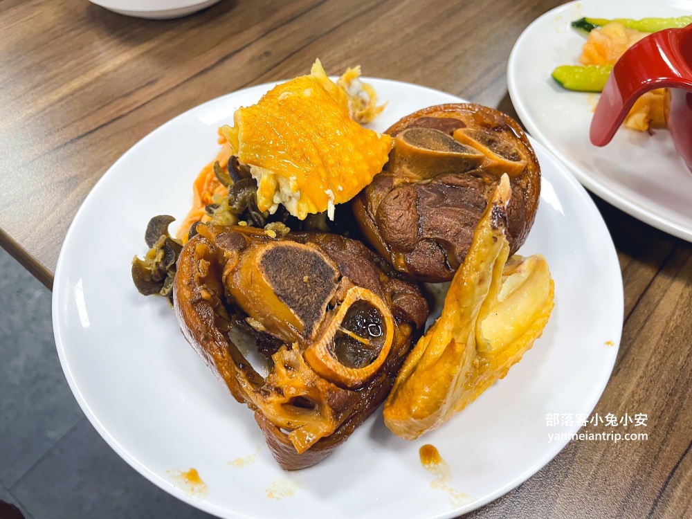 桃園【饗厚牛排桃園店】近五十道自助百匯，只要399元就能無限享用