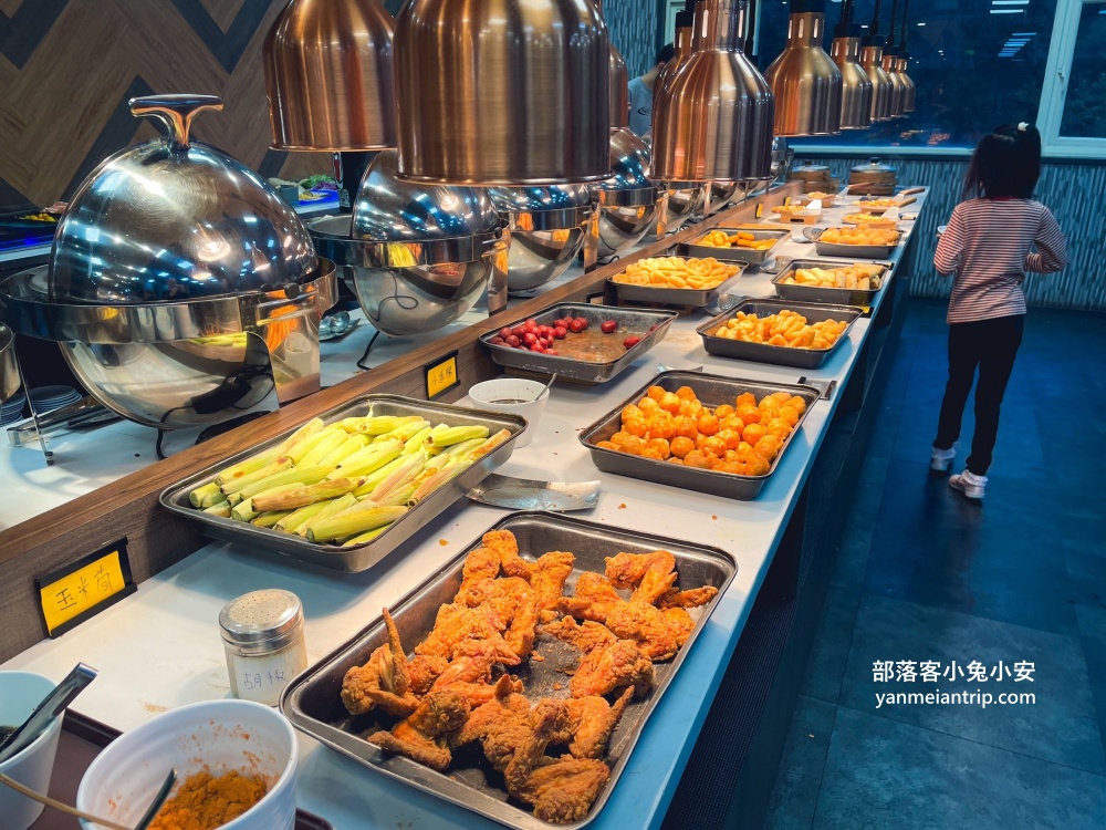 桃園【饗厚牛排桃園店】近五十道自助百匯，只要399元就能無限享用