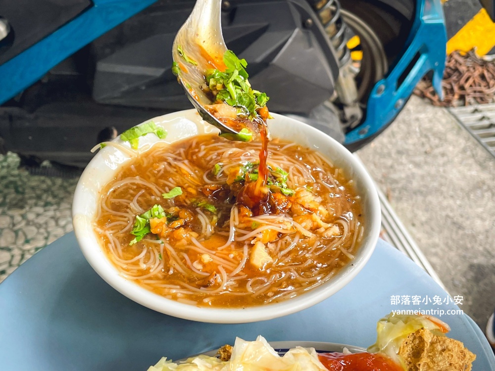羅東【香廚米粉羹】巷內美食~80歲老奶奶賣的米粉羹跟臭豆腐